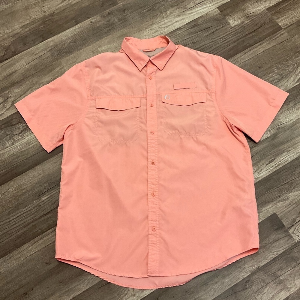 The American Outdoorsman Men’s Size Large In Peach Short Sleeve Button Up Shirt